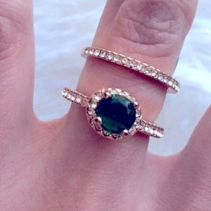 Size 7 ring emerald colored stone gold band